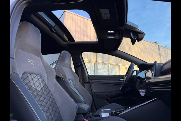 Volkswagen Golf 1.5 eTSI 2024 FACE-LIFT R-LINE DSG PANO ACC LEDER ALCANTARA