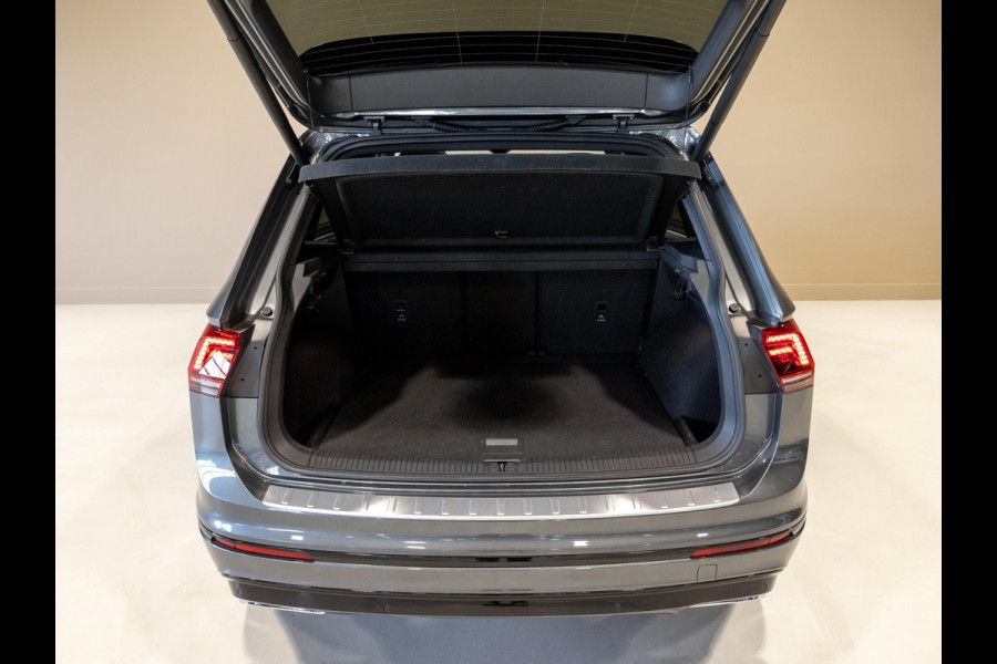 Volkswagen Tiguan 2.0 TSI 4Motion 2x R-Line Blackstyle / 230pk / Trekhaak / Panorama dak / Dynaudio /