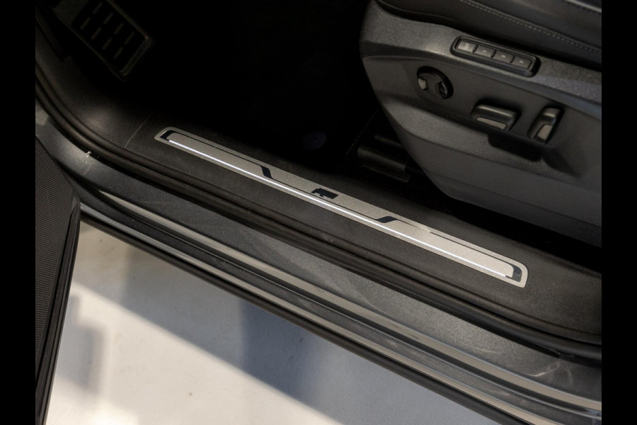 Volkswagen Tiguan 2.0 TSI 4Motion 2x R-Line Blackstyle / 230pk / Trekhaak / Panorama dak / Dynaudio /