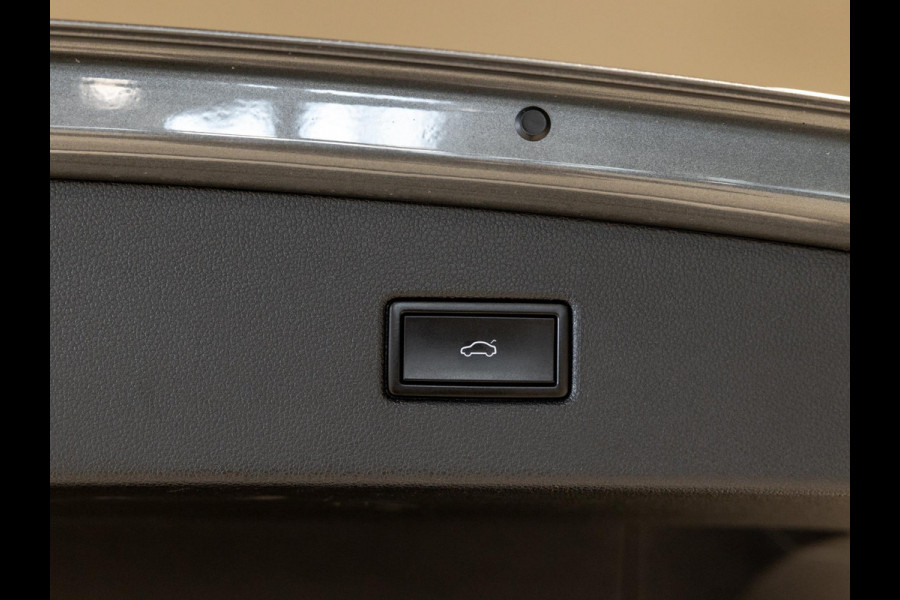 Volkswagen Tiguan 2.0 TSI 4Motion 2x R-Line Blackstyle / 230pk / Trekhaak / Panorama dak / Dynaudio /