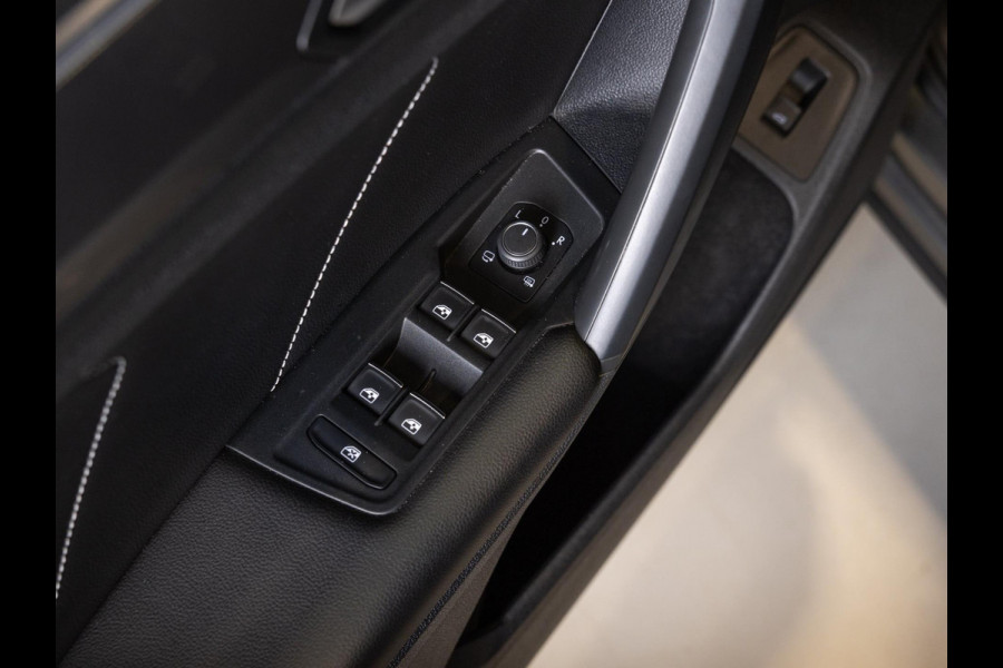 Volkswagen Tiguan 2.0 TSI 4Motion 2x R-Line Blackstyle / 230pk / Trekhaak / Panorama dak / Dynaudio /