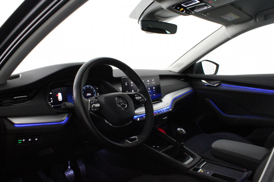 Škoda Octavia Combi 1.0 TSI Business > Trekhaak/Achteruitrijcamera/Stoelverwarming/Parkeerhulp voor en achter