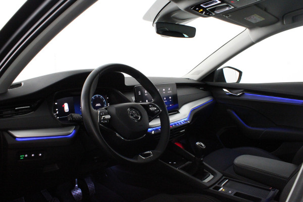 Škoda Octavia Combi 1.0 TSI Business > Trekhaak/Achteruitrijcamera/Stoelverwarming/Parkeerhulp voor en achter