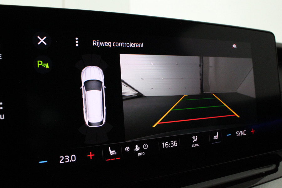 Škoda Octavia Combi 1.0 TSI Business > Trekhaak/Achteruitrijcamera/Stoelverwarming/Parkeerhulp voor en achter