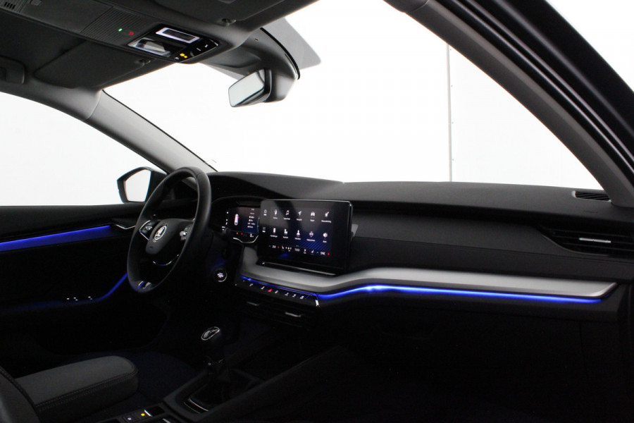 Škoda Octavia Combi 1.0 TSI Business > Trekhaak/Achteruitrijcamera/Stoelverwarming/Parkeerhulp voor en achter