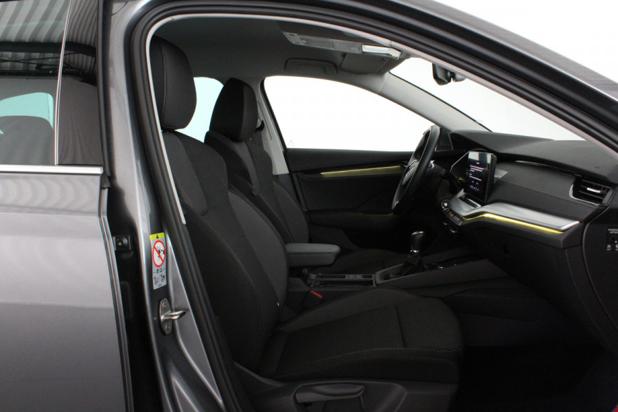 Škoda Octavia Combi 1.0 TSI Business > Trekhaak/Achteruitrijcamera/Stoelverwarming/Parkeerhulp voor en achter