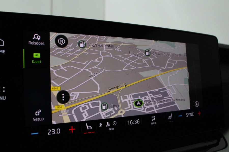 Škoda Octavia Combi 1.0 TSI Business > Trekhaak/Achteruitrijcamera/Stoelverwarming/Parkeerhulp voor en achter