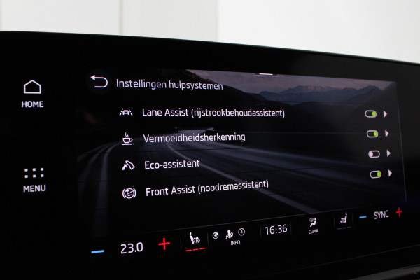 Škoda Octavia Combi 1.0 TSI Business > Trekhaak/Achteruitrijcamera/Stoelverwarming/Parkeerhulp voor en achter