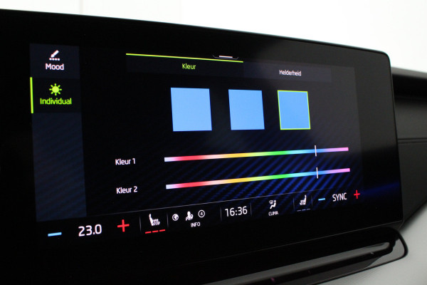 Škoda Octavia Combi 1.0 TSI Business > Trekhaak/Achteruitrijcamera/Stoelverwarming/Parkeerhulp voor en achter