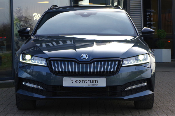 Škoda Superb Combi 1.4 TSI iV 218 PK Sportline BNS PHEV, Trekhaak, Panoramadak, 4 x Stoelverwarming, 360 Camera