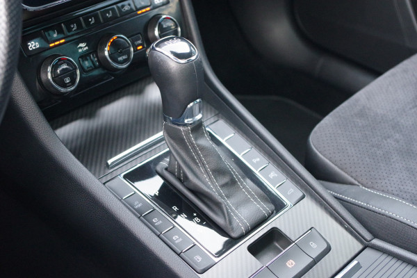 Škoda Superb Combi 1.4 TSI iV 218 PK Sportline BNS PHEV, Trekhaak, Panoramadak, 4 x Stoelverwarming, 360 Camera