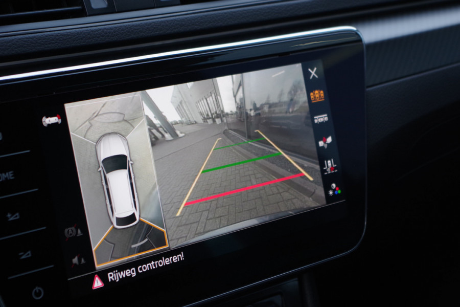 Škoda Superb Combi 1.4 TSI iV 218 PK Sportline BNS PHEV, Trekhaak, Panoramadak, 4 x Stoelverwarming, 360 Camera