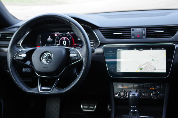 Škoda Superb Combi 1.4 TSI iV 218 PK Sportline BNS PHEV, Trekhaak, Panoramadak, 4 x Stoelverwarming, 360 Camera