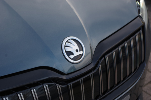 Škoda Superb Combi 1.4 TSI iV 218 PK Sportline BNS PHEV, Trekhaak, Panoramadak, 4 x Stoelverwarming, 360 Camera