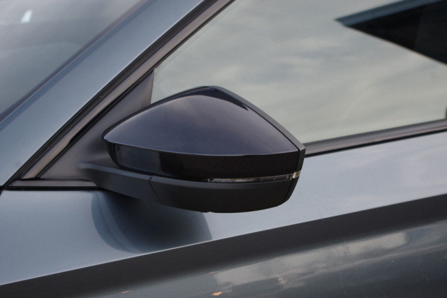 Škoda Superb Combi 1.4 TSI iV 218 PK Sportline BNS PHEV, Trekhaak, Panoramadak, 4 x Stoelverwarming, 360 Camera