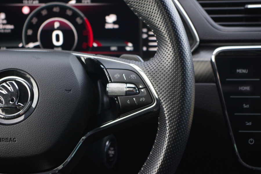 Škoda Superb Combi 1.4 TSI iV 218 PK Sportline BNS PHEV, Trekhaak, Panoramadak, 4 x Stoelverwarming, 360 Camera