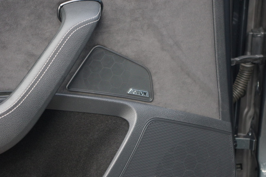 Škoda Superb Combi 1.4 TSI iV 218 PK Sportline BNS PHEV, Trekhaak, Panoramadak, 4 x Stoelverwarming, 360 Camera