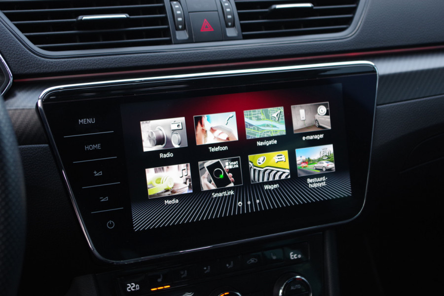 Škoda Superb Combi 1.4 TSI iV 218 PK Sportline BNS PHEV, Trekhaak, Panoramadak, 4 x Stoelverwarming, 360 Camera