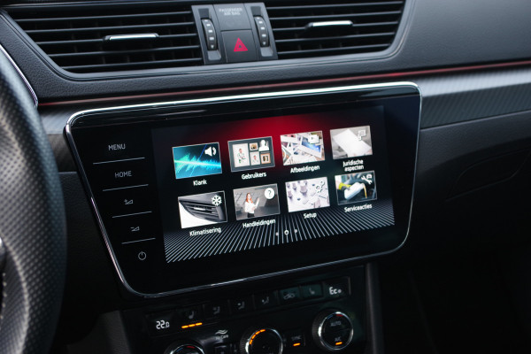 Škoda Superb Combi 1.4 TSI iV 218 PK Sportline BNS PHEV, Trekhaak, Panoramadak, 4 x Stoelverwarming, 360 Camera