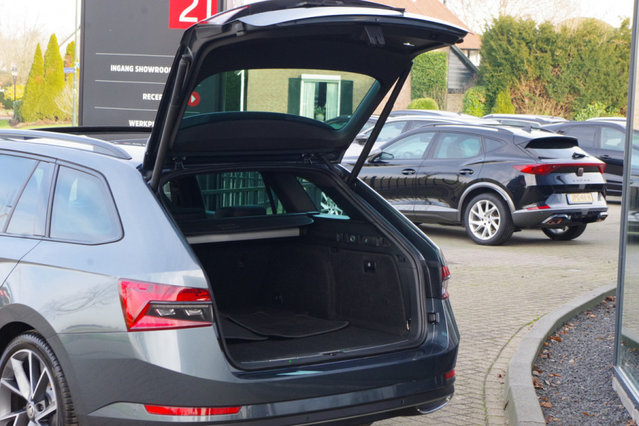 Škoda Superb Combi 1.4 TSI iV 218 PK Sportline BNS PHEV, Trekhaak, Panoramadak, 4 x Stoelverwarming, 360 Camera