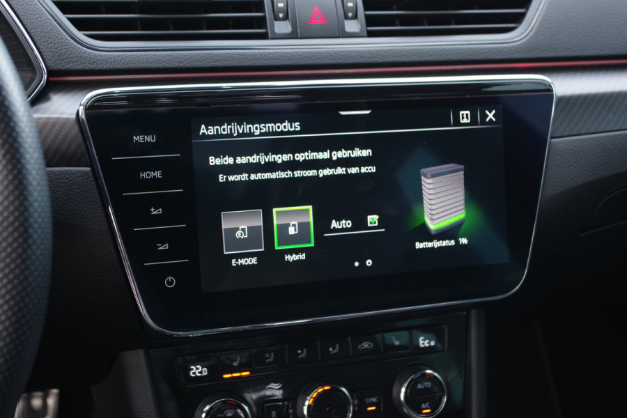 Škoda Superb Combi 1.4 TSI iV 218 PK Sportline BNS PHEV, Trekhaak, Panoramadak, 4 x Stoelverwarming, 360 Camera