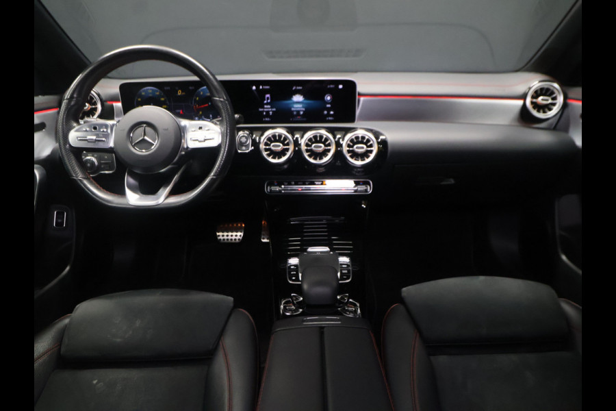 Mercedes-Benz CLA-Klasse 200 Premium Plus [SCHUIFKANTELDAK, BURMESTER SOUND, APPLE CARPLAY, ANDROID, SFEERVERLICHTING, CAMERA, STOELVERWARMING, LEDVERLICHTING, CRUISE, CLIMATE, NIEUWSTAAT]