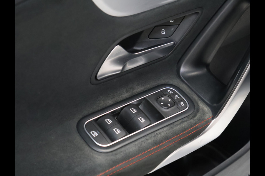 Mercedes-Benz CLA-Klasse 200 Premium Plus [SCHUIFKANTELDAK, BURMESTER SOUND, APPLE CARPLAY, ANDROID, SFEERVERLICHTING, CAMERA, STOELVERWARMING, LEDVERLICHTING, CRUISE, CLIMATE, NIEUWSTAAT]