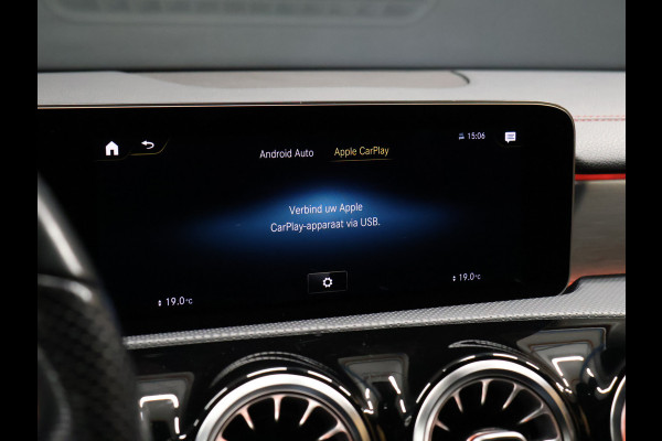 Mercedes-Benz CLA-Klasse 200 Premium Plus [SCHUIFKANTELDAK, BURMESTER SOUND, APPLE CARPLAY, ANDROID, SFEERVERLICHTING, CAMERA, STOELVERWARMING, LEDVERLICHTING, CRUISE, CLIMATE, NIEUWSTAAT]