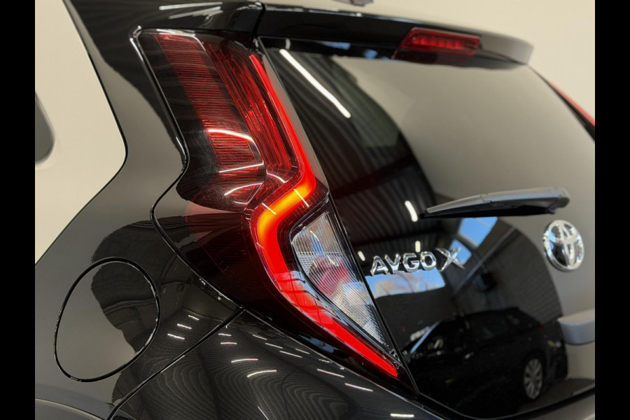 Toyota Aygo X 1.0 VVT-i Automaat Pulse | Navigatie | Apple Carplay/Android Auto | Camera | 17" Lichtmetalen Velgen | Climate Control | Adaptive Cruise Control | Two Tone