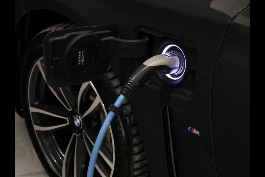 BMW 7 Serie 745e High Executive M Sport *WEEKAANBIEDING* [SCHUIFKANTELDAK, HARMAN/KARDON, APPLE CARPLAY, ANDROID, ELEKTRISCH VERSTELBARE STOELEN V+A, STOELMASSAGE V+A, LUCHTVERING, 360 CAMERA, HEAD-UP, STUURVERWARMING, STOELVERWARM