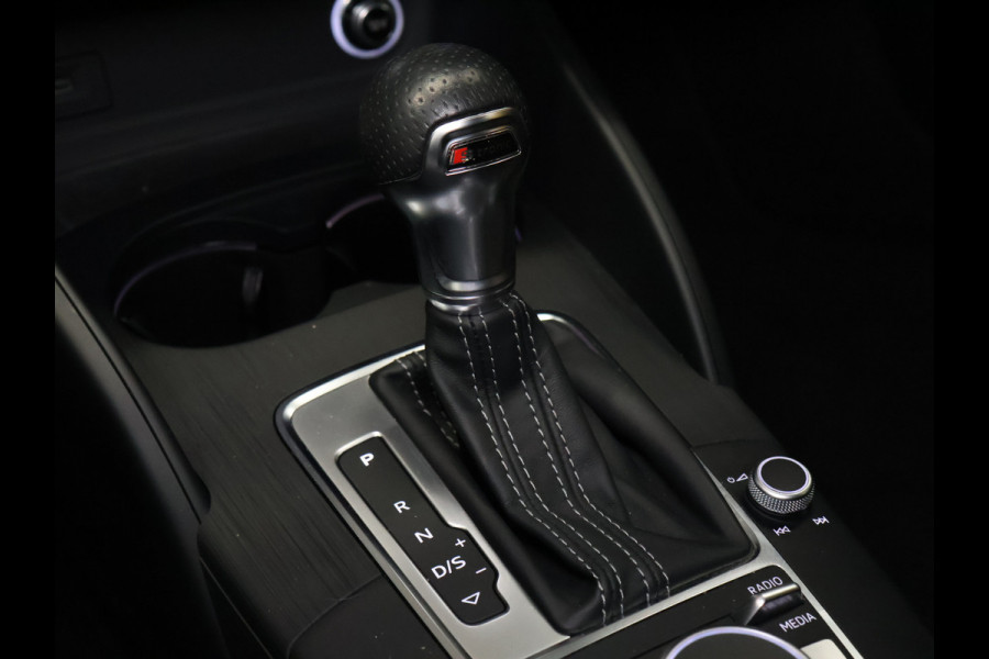Audi A3 Sportback 35 TFSI CoD Sport S Line [DIGITAL DASHBOARD, BANG&OLUFSEN SOUND, VLAK STUUR, STOELVERWARMING, PDC VOOR EN ACHTER, SPORTSTOELEN, NIEUWSTAAT]