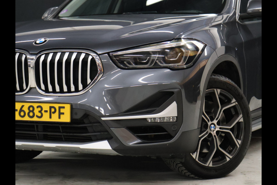 BMW X1 sDrive20i VDL Nedcar Edition [GROOT NAVIGATIE, TREKHAAK, HUD, PDC V+A, BLUETOOTH TELEFOON, CRUISE CONTROL, STOELVERWARMING, ELEKTRISCHE ACHTERKLEP, BMW LED, NIEUWSTAAT]
