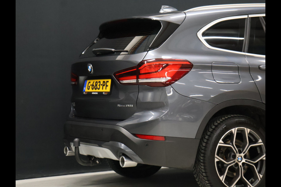 BMW X1 sDrive20i VDL Nedcar Edition [GROOT NAVIGATIE, TREKHAAK, HUD, PDC V+A, BLUETOOTH TELEFOON, CRUISE CONTROL, STOELVERWARMING, ELEKTRISCHE ACHTERKLEP, BMW LED, NIEUWSTAAT]