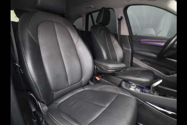 BMW X1 sDrive20i VDL Nedcar Edition [GROOT NAVIGATIE, TREKHAAK, HUD, PDC V+A, BLUETOOTH TELEFOON, CRUISE CONTROL, STOELVERWARMING, ELEKTRISCHE ACHTERKLEP, BMW LED, NIEUWSTAAT]