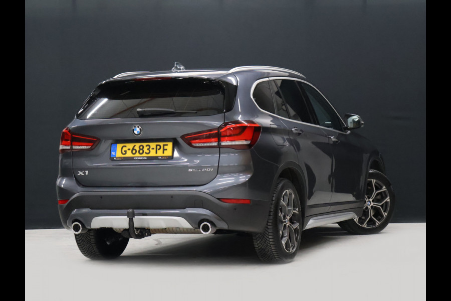 BMW X1 sDrive20i VDL Nedcar Edition [GROOT NAVIGATIE, TREKHAAK, HUD, PDC V+A, BLUETOOTH TELEFOON, CRUISE CONTROL, STOELVERWARMING, ELEKTRISCHE ACHTERKLEP, BMW LED, NIEUWSTAAT]