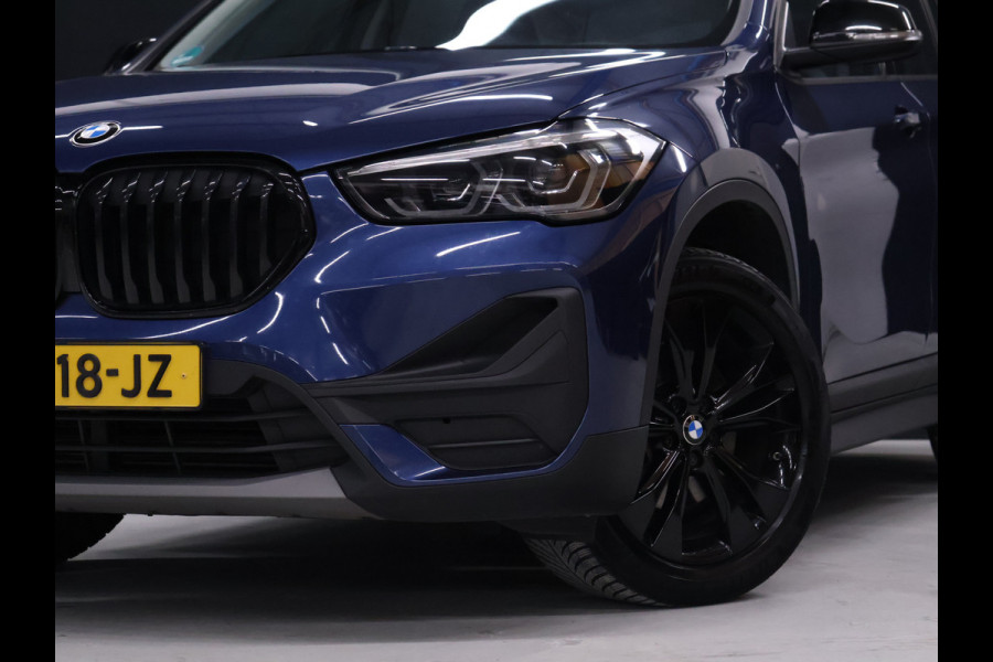 BMW X1 sDrive18i Sport *WEEKAANBIEDING* [HEAD-UP DISPLAY, GROOT NAVIGATIE, VOL LEDER, PDC ACHTER, STOELVERWARMING, AUTOMATISCHE AIRCO, ELEKTRISCHE ACHTERKLEP, BMW LED, CRUISE CONTROL, BLUETOOTH TELEFOON, NIEUWSTAAT