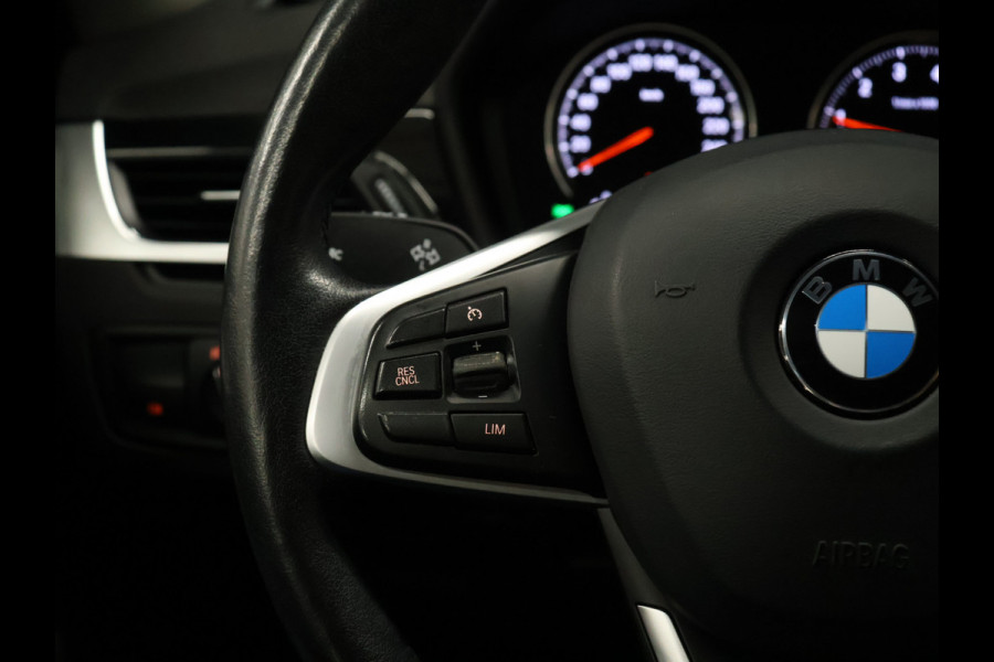 BMW X1 sDrive18i Sport *WEEKAANBIEDING* [HEAD-UP DISPLAY, GROOT NAVIGATIE, VOL LEDER, PDC ACHTER, STOELVERWARMING, AUTOMATISCHE AIRCO, ELEKTRISCHE ACHTERKLEP, BMW LED, CRUISE CONTROL, BLUETOOTH TELEFOON, NIEUWSTAAT