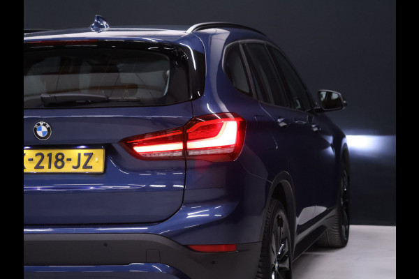 BMW X1 sDrive18i Sport *WEEKAANBIEDING* [HEAD-UP DISPLAY, GROOT NAVIGATIE, VOL LEDER, PDC ACHTER, STOELVERWARMING, AUTOMATISCHE AIRCO, ELEKTRISCHE ACHTERKLEP, BMW LED, CRUISE CONTROL, BLUETOOTH TELEFOON, NIEUWSTAAT
