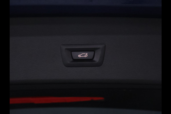 BMW X1 sDrive18i Sport *WEEKAANBIEDING* [HEAD-UP DISPLAY, GROOT NAVIGATIE, VOL LEDER, PDC ACHTER, STOELVERWARMING, AUTOMATISCHE AIRCO, ELEKTRISCHE ACHTERKLEP, BMW LED, CRUISE CONTROL, BLUETOOTH TELEFOON, NIEUWSTAAT