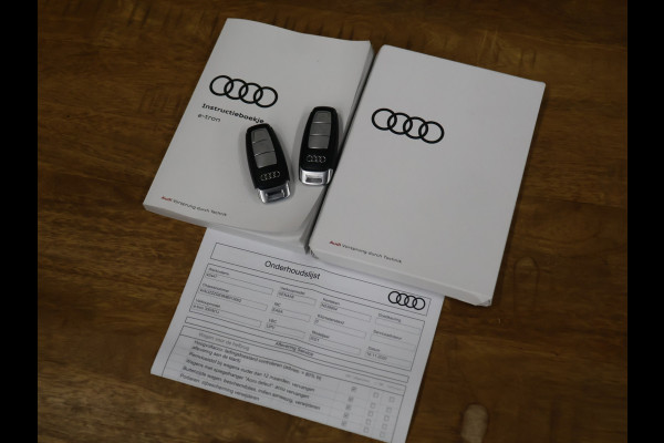 Audi e-tron 55 quattro edition 95 kWh Sport [LUCHTVERING, BLUETOOTH TELEFOON, PDC V+A, CRUISE CONTROL, CLIMATE CONTROL, LANE ASSIST, ELEKTRISCHE ACHTERKLEP, LED KOPLAMPEN, NIEUWSTAAT]