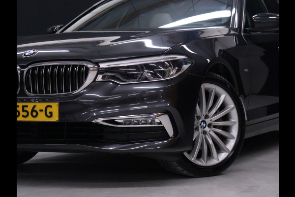 BMW 5 Serie Touring 530i High Executive Luxury Line [LUCHTVERING, SCHUIFKANTELDAK, MEMORY SEATS, HEAD-UP, ACTIVE PROTECTION, STUURVERWARMING, ACHTERUITRIJCAMERA, PDC V+A, STOELVERWARMING, BMW ADAPTIVE LED, CRUISE, CLIMATE, BLUETOOTH, NIEUWSTAA
