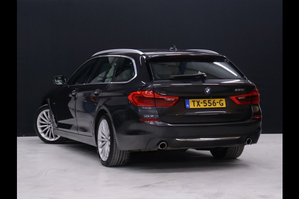 BMW 5 Serie Touring 530i High Executive Luxury Line [LUCHTVERING, SCHUIFKANTELDAK, MEMORY SEATS, HEAD-UP, ACTIVE PROTECTION, STUURVERWARMING, ACHTERUITRIJCAMERA, PDC V+A, STOELVERWARMING, BMW ADAPTIVE LED, CRUISE, CLIMATE, BLUETOOTH, NIEUWSTAA