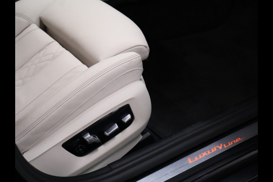 BMW 5 Serie Touring 530i High Executive Luxury Line [LUCHTVERING, SCHUIFKANTELDAK, MEMORY SEATS, HEAD-UP, ACTIVE PROTECTION, STUURVERWARMING, ACHTERUITRIJCAMERA, PDC V+A, STOELVERWARMING, BMW ADAPTIVE LED, CRUISE, CLIMATE, BLUETOOTH, NIEUWSTAA