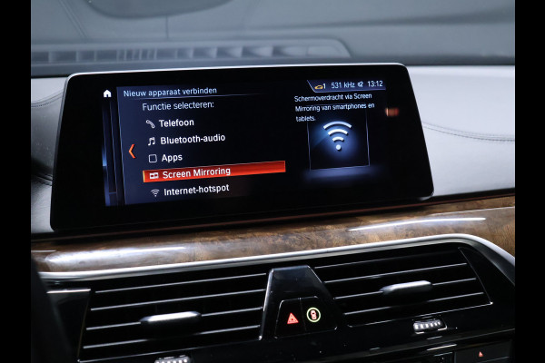 BMW 5 Serie Touring 530i High Executive Luxury Line [LUCHTVERING, SCHUIFKANTELDAK, MEMORY SEATS, HEAD-UP, ACTIVE PROTECTION, STUURVERWARMING, ACHTERUITRIJCAMERA, PDC V+A, STOELVERWARMING, BMW ADAPTIVE LED, CRUISE, CLIMATE, BLUETOOTH, NIEUWSTAA