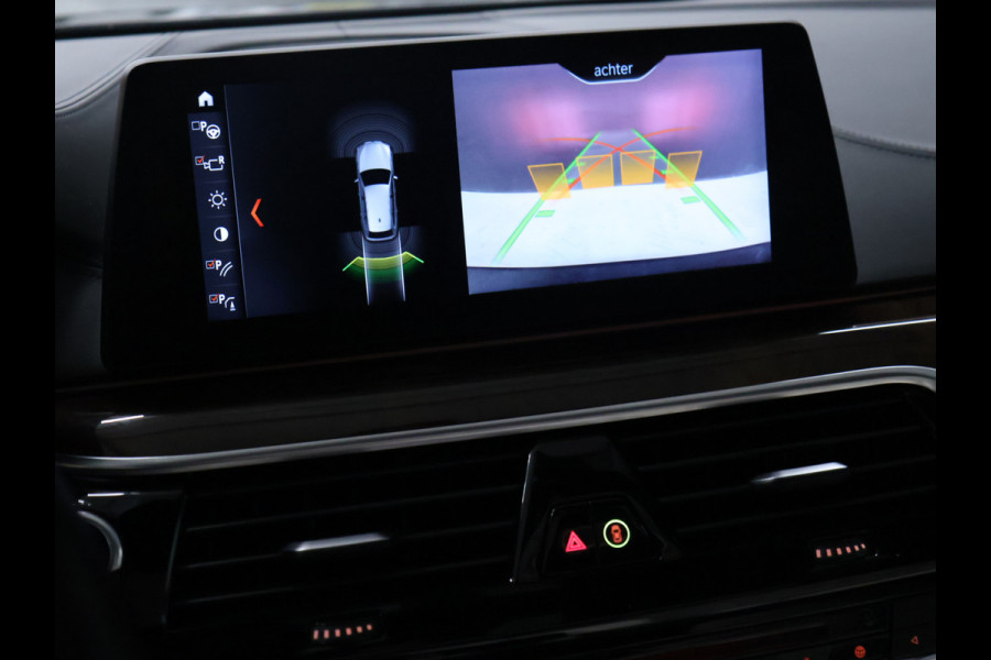 BMW 5 Serie Touring 530i High Executive Luxury Line [LUCHTVERING, SCHUIFKANTELDAK, MEMORY SEATS, HEAD-UP, ACTIVE PROTECTION, STUURVERWARMING, ACHTERUITRIJCAMERA, PDC V+A, STOELVERWARMING, BMW ADAPTIVE LED, CRUISE, CLIMATE, BLUETOOTH, NIEUWSTAA