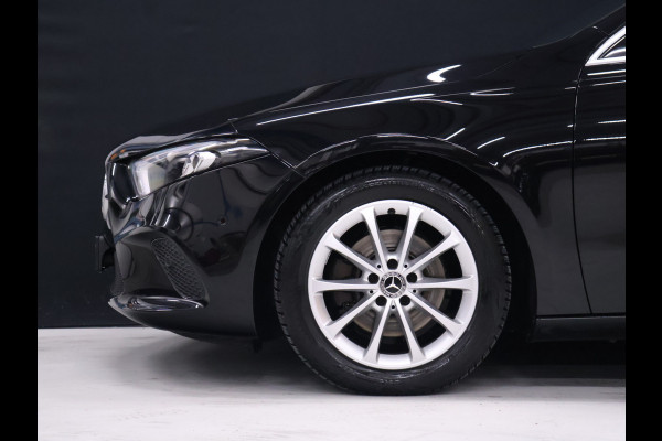 Mercedes-Benz A-Klasse 200 AMG Sport [SPORTSTOELEN, CAMERA, PDC V+A, STOELVERWARMING, CLIMATE CONTROL, CRUISE CONTROL, BLUETOOTH, NAVIGATIE, FLIPPERS, NIEUWSTAAT]