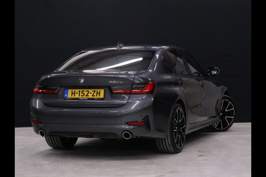 BMW 3-serie 330e Sport Line [APPLE CARPLAY, VOL LEDER, CAMERA, CRUISE CONTROL, ANDROID AUTO, PDC V+A, STOELVERWARMING, AUTOMATISCHE AIRCO, BMW LED, TREKHAAK, NIEUWSTAAT]