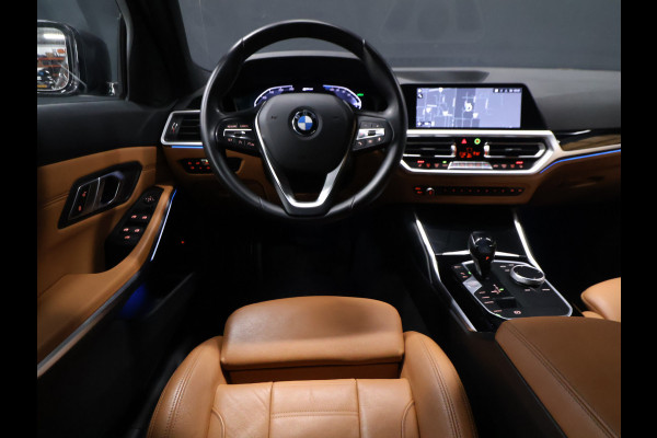 BMW 3-serie 330e Sport Line [APPLE CARPLAY, VOL LEDER, CAMERA, CRUISE CONTROL, ANDROID AUTO, PDC V+A, STOELVERWARMING, AUTOMATISCHE AIRCO, BMW LED, TREKHAAK, NIEUWSTAAT]