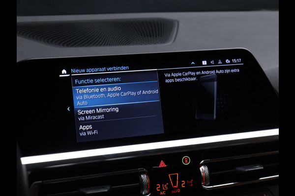 BMW 3-serie 330e Sport Line [APPLE CARPLAY, VOL LEDER, CAMERA, CRUISE CONTROL, ANDROID AUTO, PDC V+A, STOELVERWARMING, AUTOMATISCHE AIRCO, BMW LED, TREKHAAK, NIEUWSTAAT]