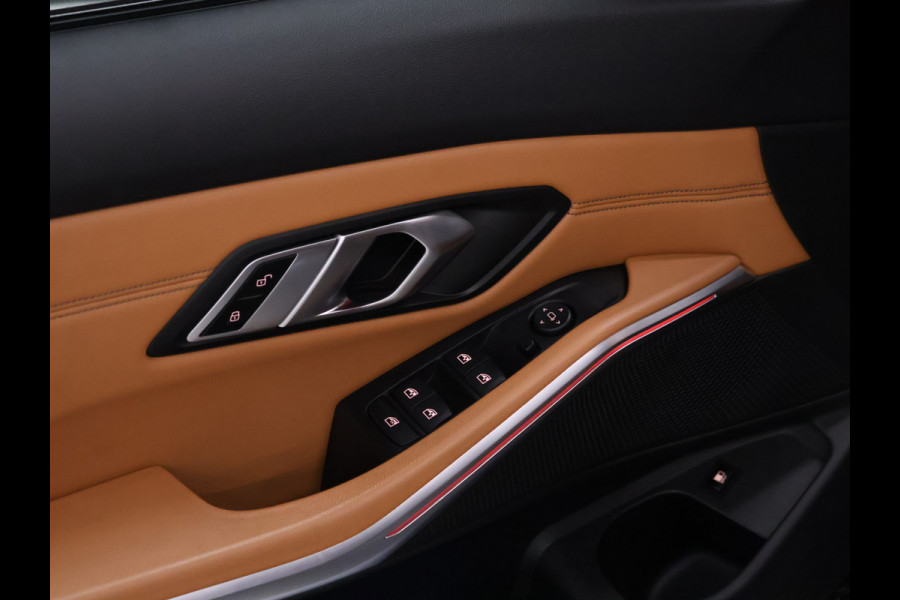 BMW 3-serie 330e Sport Line [APPLE CARPLAY, VOL LEDER, CAMERA, CRUISE CONTROL, ANDROID AUTO, PDC V+A, STOELVERWARMING, AUTOMATISCHE AIRCO, BMW LED, TREKHAAK, NIEUWSTAAT]